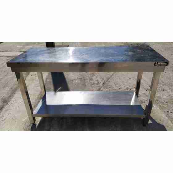 Tavolo su gambe in acciaio inox con piano di fondo profondità 600 mm 1500x600 mm usato